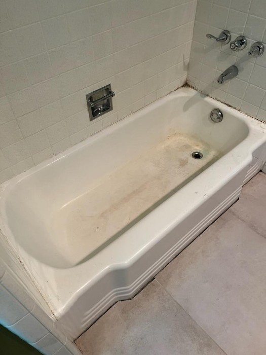 Bath Tub Before Restoration 1