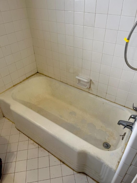 Bath Tub Before Restoration2