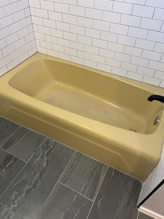 Bath Tub Before Restoration 8